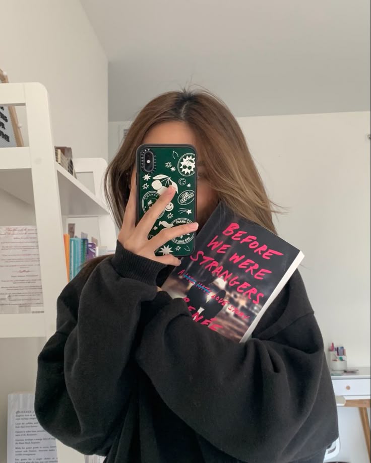 files/book_girl_26cd19ad-c6ff-451d-a39f-646bb72db30d.jpg